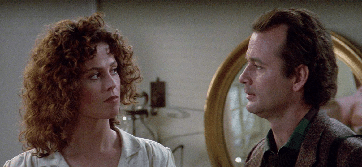 Bill Murray e Sigourney Weaver em "Os Caça-Fantasmas" (1984) - Reprodução
