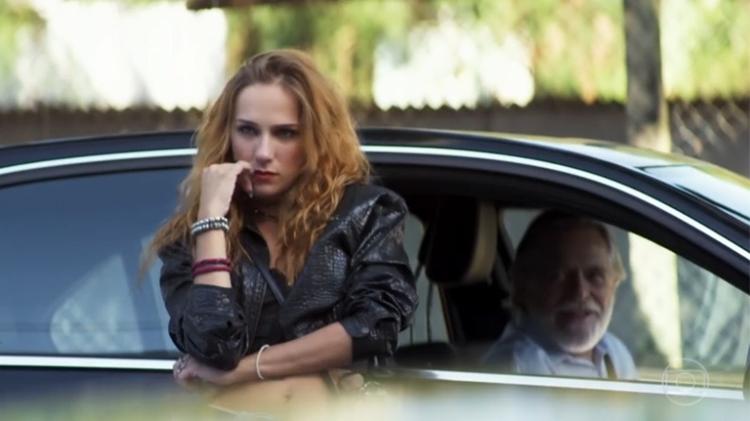 Sabrina (Carol Garcia) encontra Otávio (José de Abreu) em A Dona do Pedaço - Reprodução/Globo
