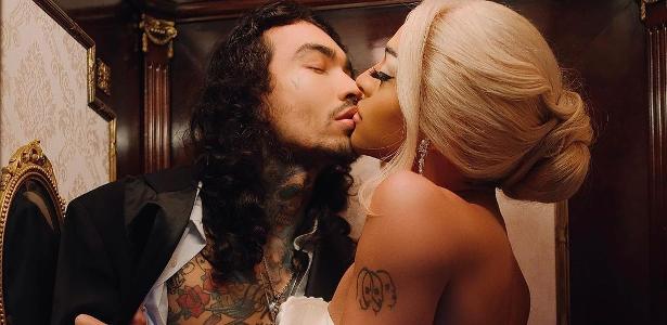 Pabllo Vittar no clipe de 'Ama, Sofre, Chora'