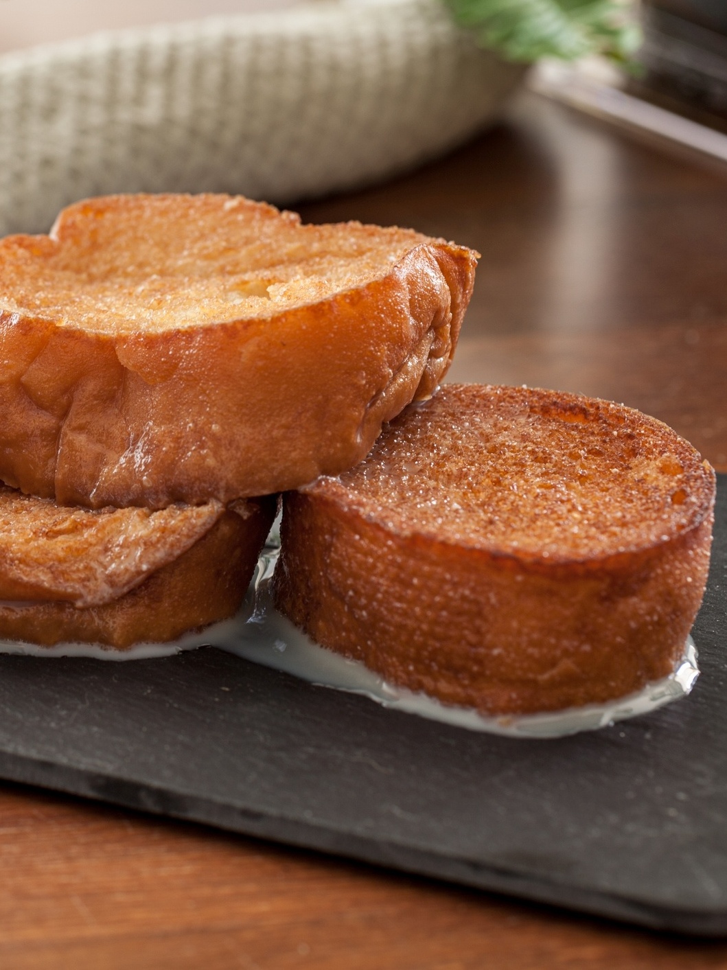 Torrijas closeup de uma torrija em um garfo um doce típico