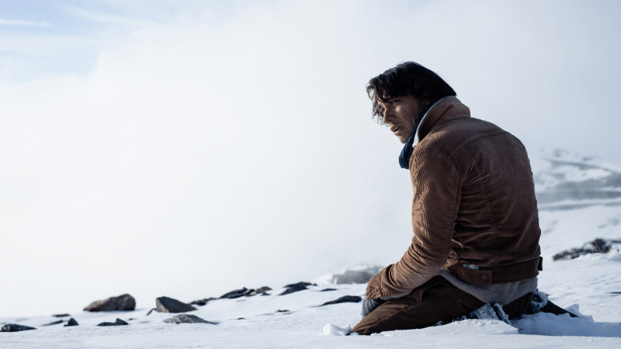 Cena do filme 'A Sociedade da Neve', que conta a história da Tragédia dos Andes