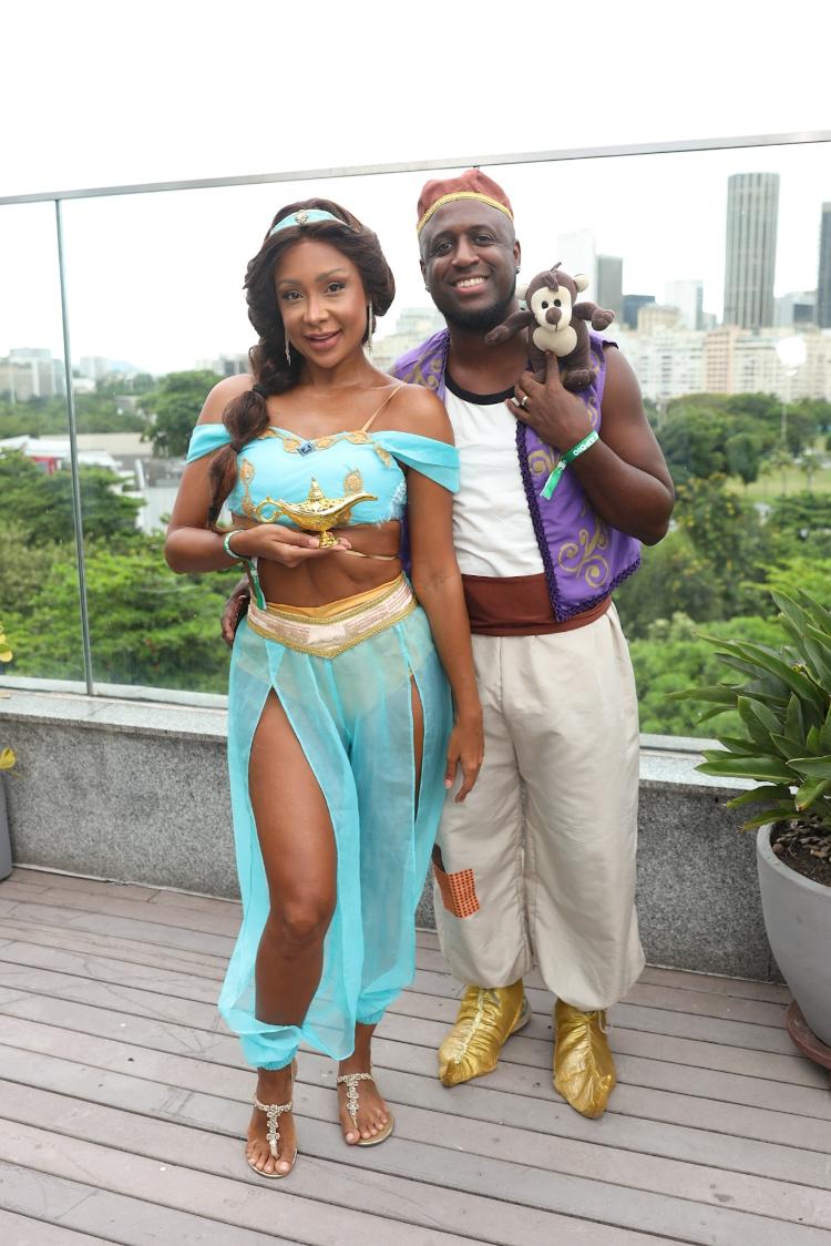 Drika e André Marinho se inspiram em Aladin em suas fantasias para o Bloco da Anitta, no Rio