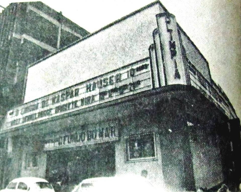 Dez.1977: Fachada do Cinema Olympia, em Belém do Pará; o filme em cartaz na ocasião era "O Enigma de Kaspar Hauser", de Werner Herzog - Reprodução/Facebook Cinema Olympia