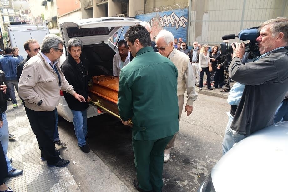 28.abr.2016- Corpo de Umberto Magnani chega a velório em São Paulo - Leo Franco / AgNews