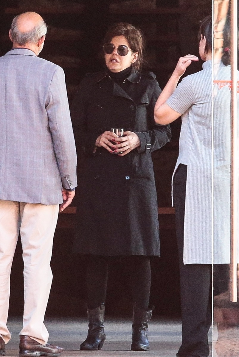 15.jul.2016 - A atriz Bárbara Paz chega ao velório do cineasta Hector Babenco, na Cinemateca Brasileira, em São Paulo. Os dois eram casados desde 2010 - Rafael Cusato e Manuela Scarpa/Brazil News