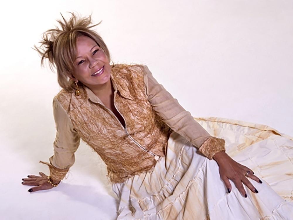 A cantora Loalwa Braz, 63 anos, do grupo de lambada Kaoma, foi encontrada morta, carbonizada, nesta quinta-feira (19) dentro de um carro, modelo Honda Civic, próximo da sua casa, em Saquarema, na Região dos Lagos, no Rio de Janeiro - Divulgação