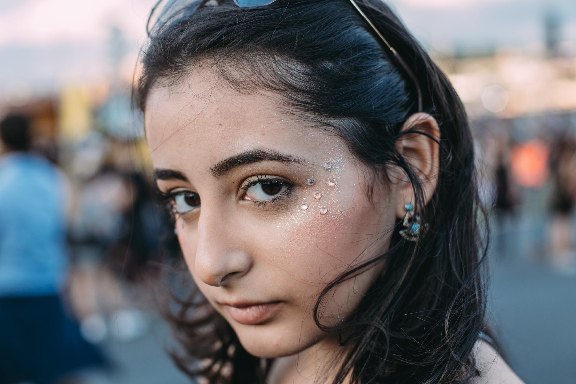 Público abusa da purpurina no festival Lollapalooza, em São Paulo, no Autódromo de Interlagos - Felipe Gabriel/UOL