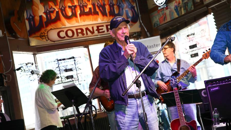 O cantor de country Mel Tillis se apresenta em Nashville, Tennessee - Terry Wyatt/Getty Images