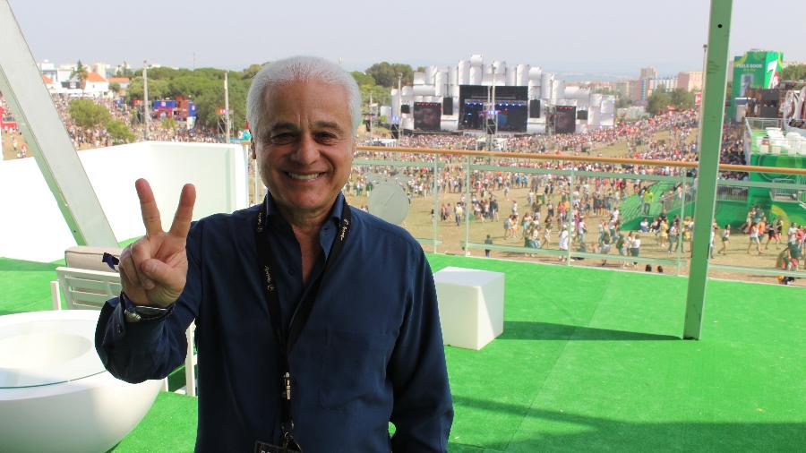 Roberto Medina, presidente do Rock in Rio, posa para fotos na área VIP do festival em Lisboa - Felipe Branco Cruz/UOL