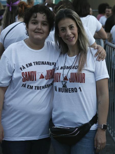 Israna Macedo e o filho, Renato, na fila do show de Sandy e Junior no Rio de Janeiro - Júlio César Guimarães/UOL - Júlio César Guimarães/UOL
