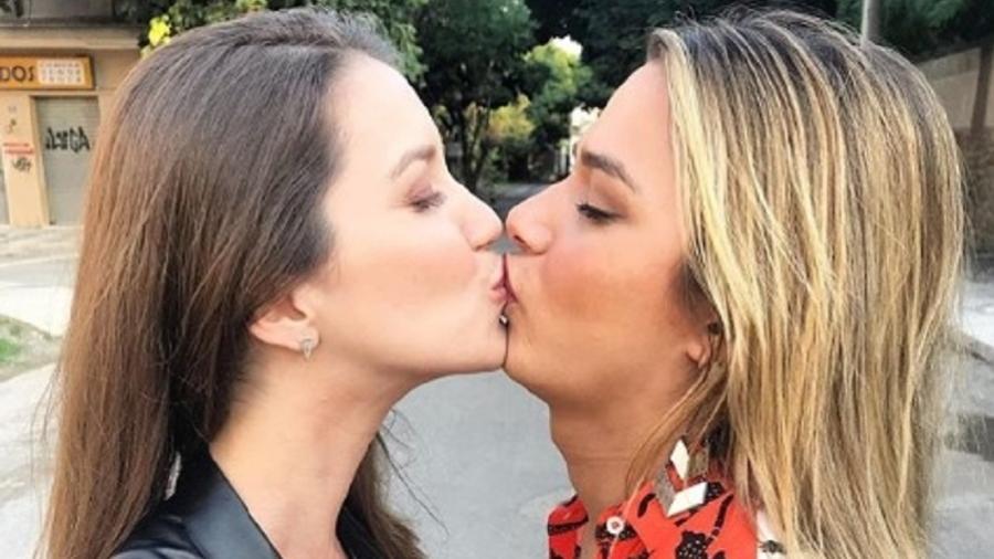 Contra a censura, Nathalia Dill posou beijando a colega de trabalho Glamour Garcia - Reprodução/Instagram