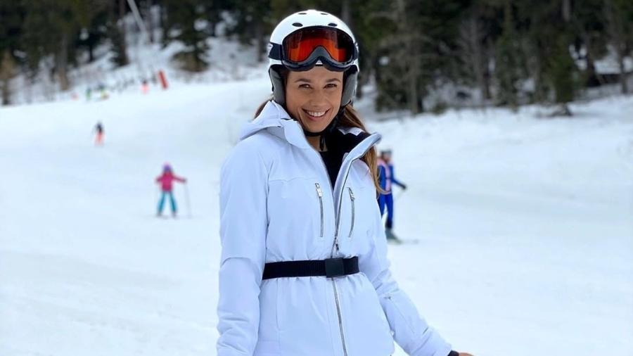 Paula Fernandes anda de snowboard na França - Reprodução/Instagram