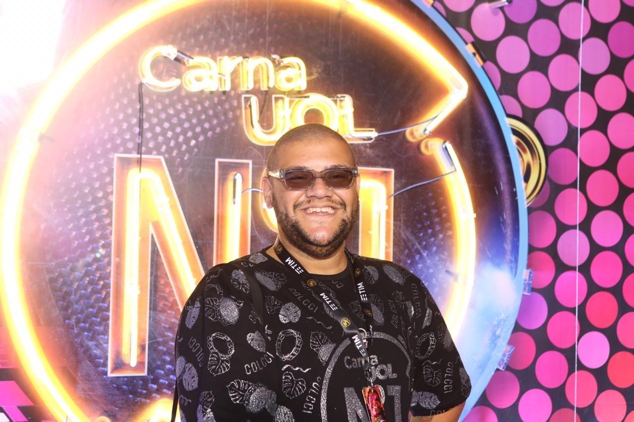 Gominho sorri para fotógrafos no Camarote CarnaUOL N1 na Marquês de Sapucaí, no Rio - Gianne Carvalho/UOL