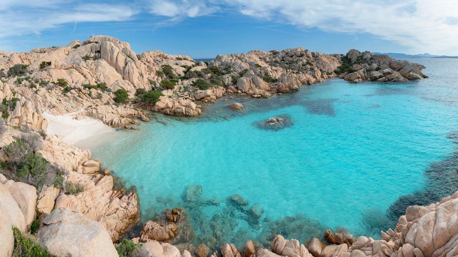 O "Sardinian Passport" terá espaço para oito carimbos, uma para cada área da Sardenha - Getty Images/iStockphoto