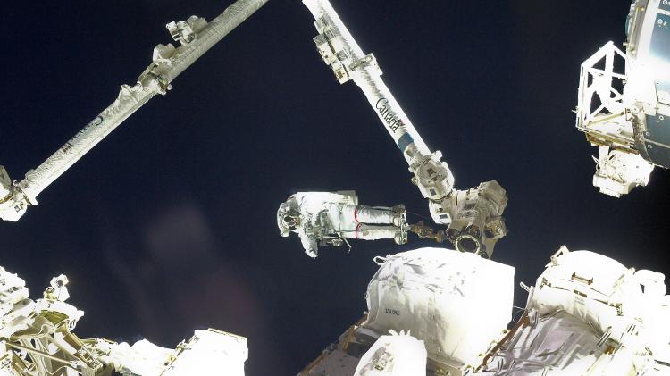 Astronauta Doug Wheelock trabalhando fora da Estação Espacial Internacional, em 2010 - Nasa - Nasa