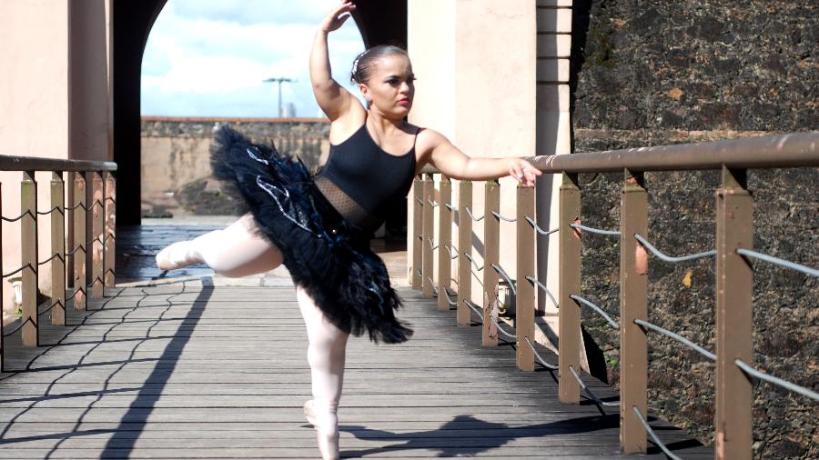 Jéssica Diana Mesquita é a primeira bailarina com nanismo a se formar pela Escola de Teatro e Dança da Universidade Federal do Pará (UFPA) - Arquivo pessoal