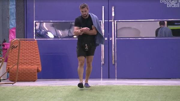 BBB 21: Arthur se machuca na prova do líder - Reprodução/ Globoplay