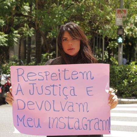 Suzy Cortez protesta na porta da sede do Facebook - Divulgação