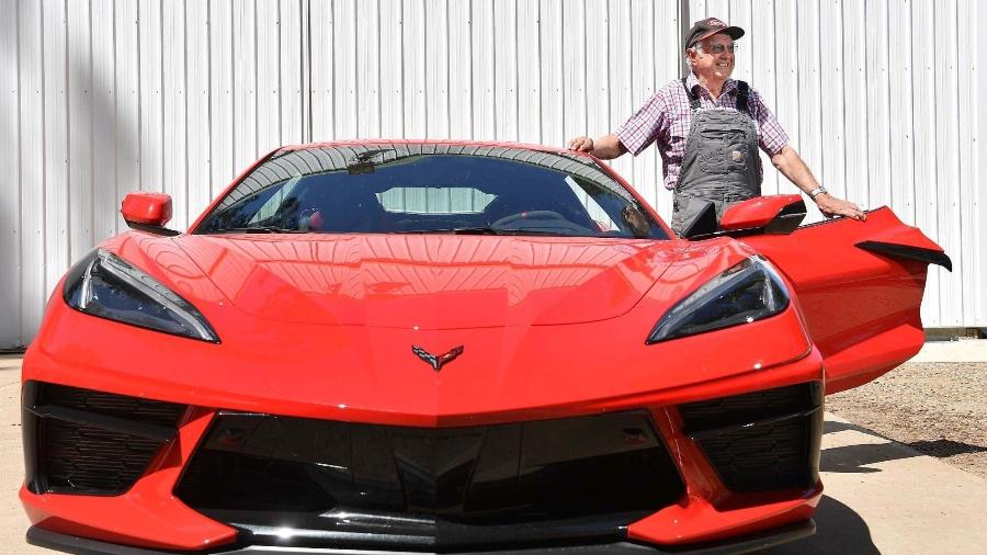 Homem de 87 anos compra Corvette após mudança no motor - TYLER TJOMSLAND / THE SPOKESMAN-REVIEW