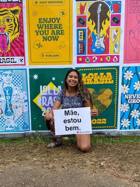 Recado de Bianca viralizou depois que ela levou a placa para o festival Lollapalooza, em São Paulo, no final de março - Arquivo pessoal