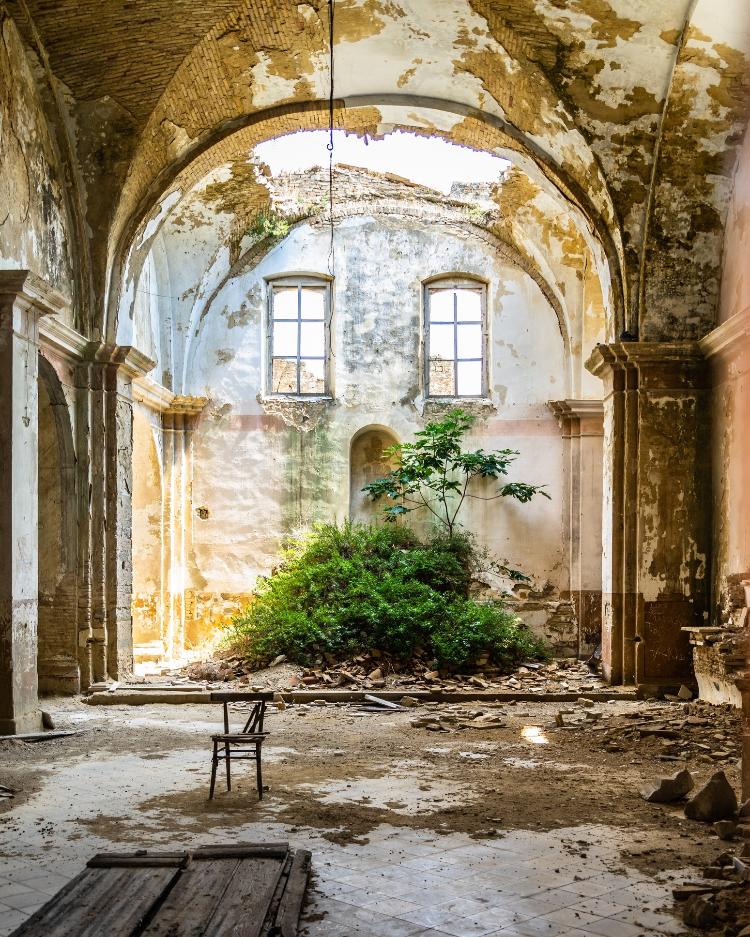 Igreja abandonada na "cidade fantasma" de Craco - Wirestock/Getty Images/iStockphoto - Wirestock/Getty Images/iStockphoto