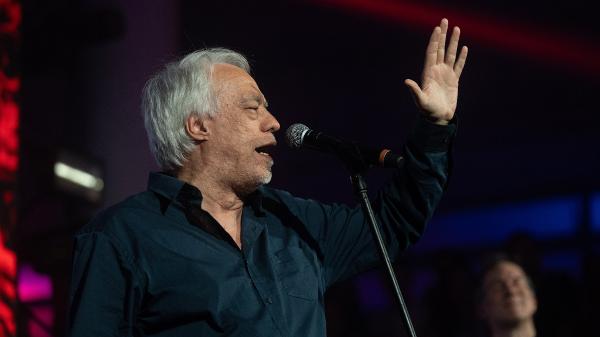 Fausto Fawcett faz sua performance musical no Sesc Jundiaí (SP), no sábado