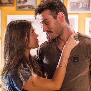 Pamela Tomé e Lucas Lucco em cena de "Malhação" - Caiuá Franco/TV Globo/Divulgação