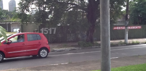 Estacionamentos não oficiais cobram até R$ 80 em torno do Jockey Club - Renata Nogueira