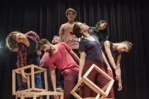 Cena do espetáculo "Ramp!", adaptação de "A Megera Domada", de Shakespeare - Divulgação