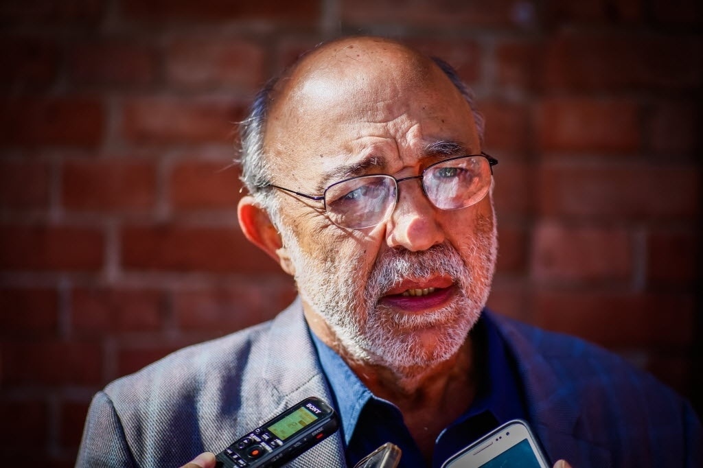 15.jul.2016 - O cineasta João Batista de Andrade durante o velório do cineasta Hector Babenco, na Cinemateca Brasileira, em São Paulo - Edson Lopes Jr./UOL