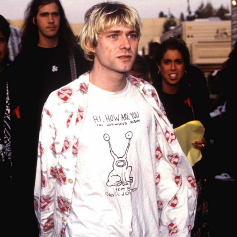 Kurt Cobain com camiseta Hi, how are you - Divulgação