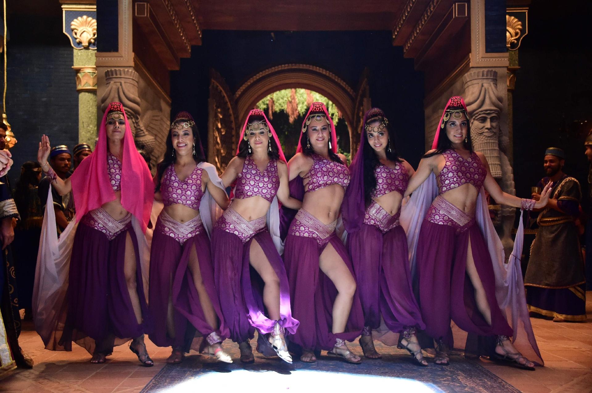 Dançarinas gravam cena de "O Rico e Lázaro", nova novela bíblica da Record - AFP PHOTO / TASSO MARCELO 