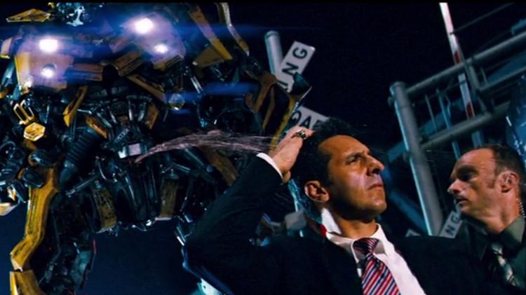 Cena de "Transformers" (2007), primeiro filme da franquia - Reprodução - Reprodução