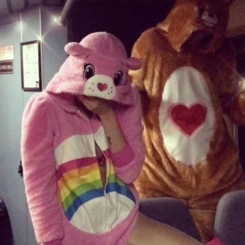 Thaila Ayala e amigos se vestem da turma dos Ursinhos Carinhos para curtir festa de Halloween em Nova York, nos Estados Unidos - Reprodução/Instagram