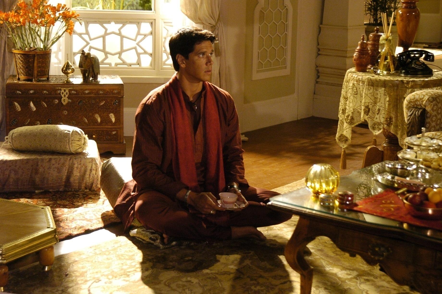 Marcio Garcia trocou a Record pela Globo para ser protagonista de uma novela das nove. Mas, em "Caminho das Índias" (2009), seu personagem, Bahuan, perdeu Maya (Juliana Paes) para Raj (Rodrigo Lombardi) e ficou sem função. O ator detestou: "Foi um erro. Desde o início, o personagem não estava bem definido [...] Bahuan era um coitado. Não sabia se era mocinho ou vilão. Teve uma crise existencial" - Thiago Prado Neris/TV Globo