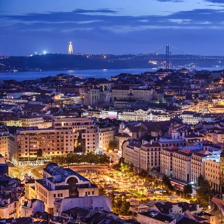 Cidade de Lisboa à noite, em Portugal - Getty Images/iStockphoto