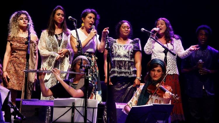 A Orquestra Mundana Refugi, formada por artistas brasileiros e imigrantes de diferentes partes do mundo - Daniel Kersys/Reprodução - Daniel Kersys/Reprodução