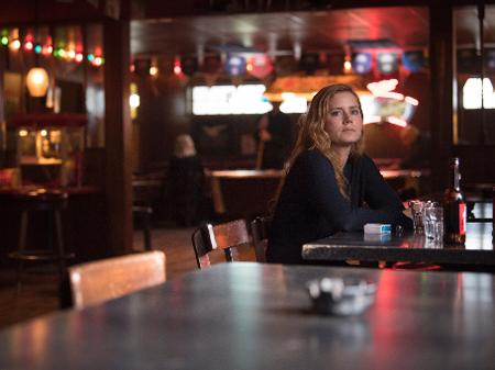 Amy Adams em cena de "Sharp Objects", da HBO - Divulgação