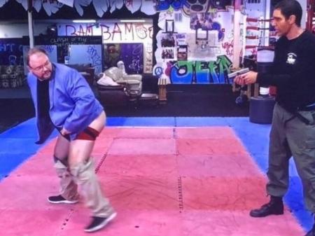 Deputado republicano Jason Spencer, do Estado da Geórgia, mostra nádegas durante série de Sacha Baron Cohen - Reprodução