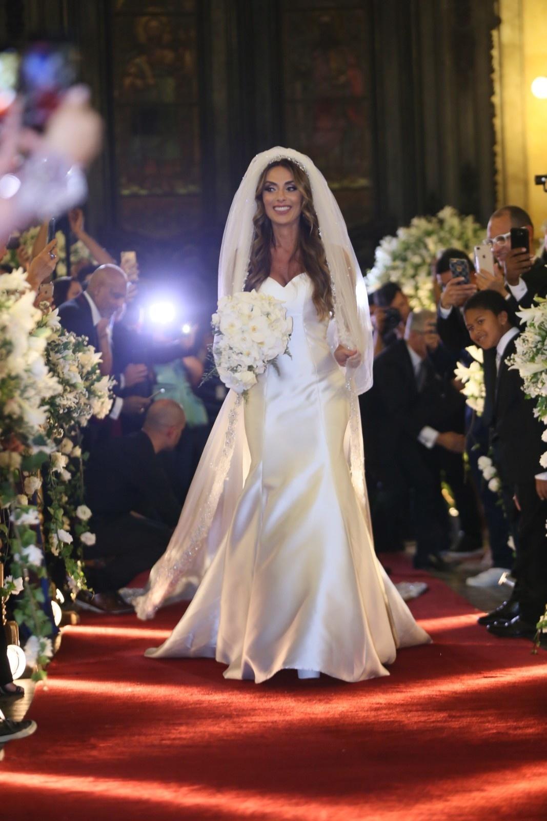 Nicole entra sozinha na igreja em seu casamento com Marcelo - Anderson Borde e Daniel Pinheiro/AgNews