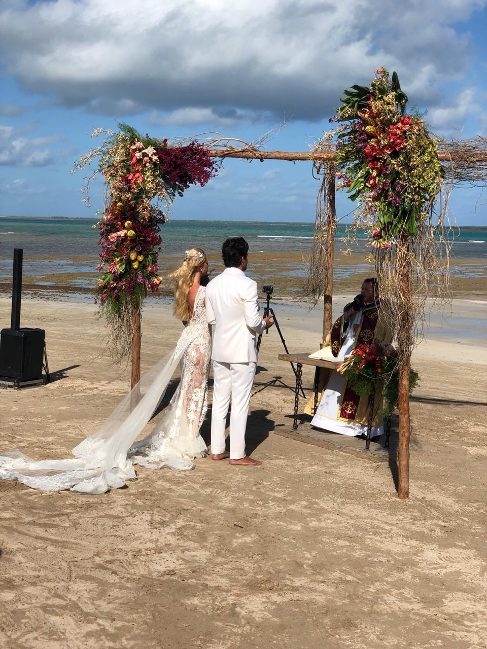 Jorge Sestini e Caroline Bittencourt se casam em São Miguel dos Milagres, em Alagoas - Filipe Paes/Studio 47