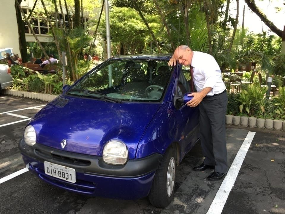 Boechat admitiu em uma entrevista a Amaury Jr. em maio do ano passado que tinha fetiche pelo Twingo, um minicarro da marca Renault; ele teve dois e o segundo era azul - Reprodução/YouTube