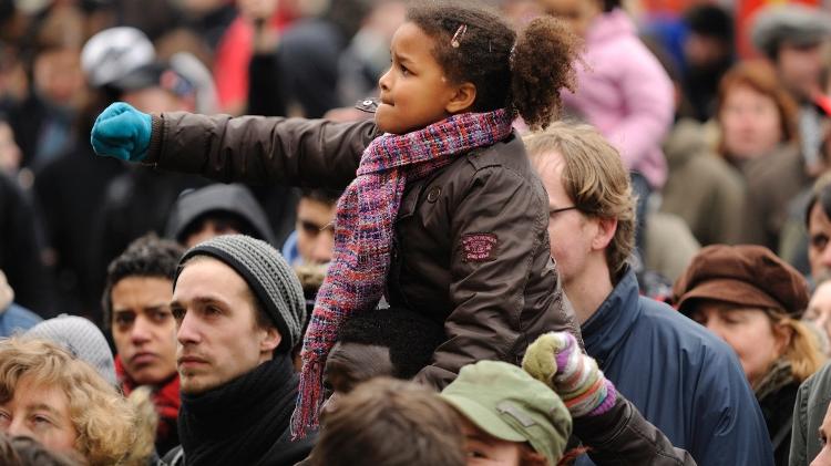 Criança no combate ao racismo  - VLIET/iStock - VLIET/iStock