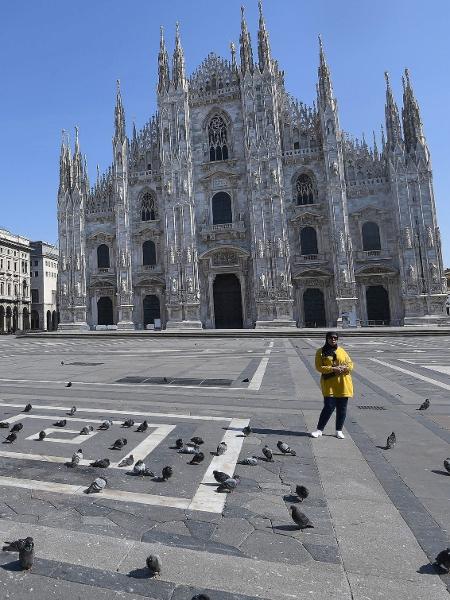 A Praça Duomo, em Milão, quase deserta - DANIEL DAL ZENNARO/EPA