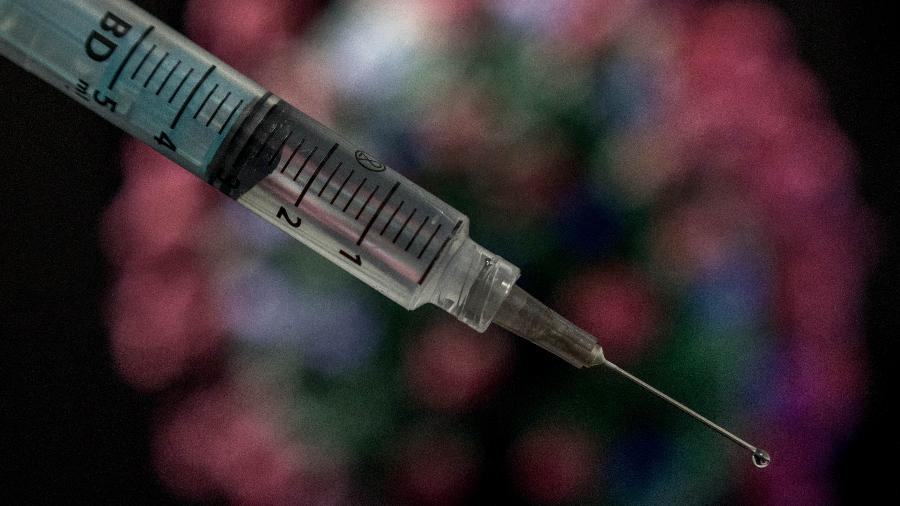 Imagem ilustrativa da vacina contra a covid-19, causada pelo novo coronavírus - Robson Mafra/AGIF/Estadão Conteúdo