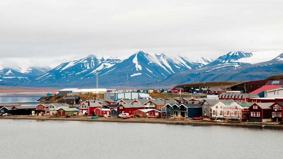 Longyearbyen, na região de Svalbard, na Noruega: País facilitará a entrada de brasileiros a partir desta quarta (26) - Adrian Wojcik/Getty Images/iStockphoto