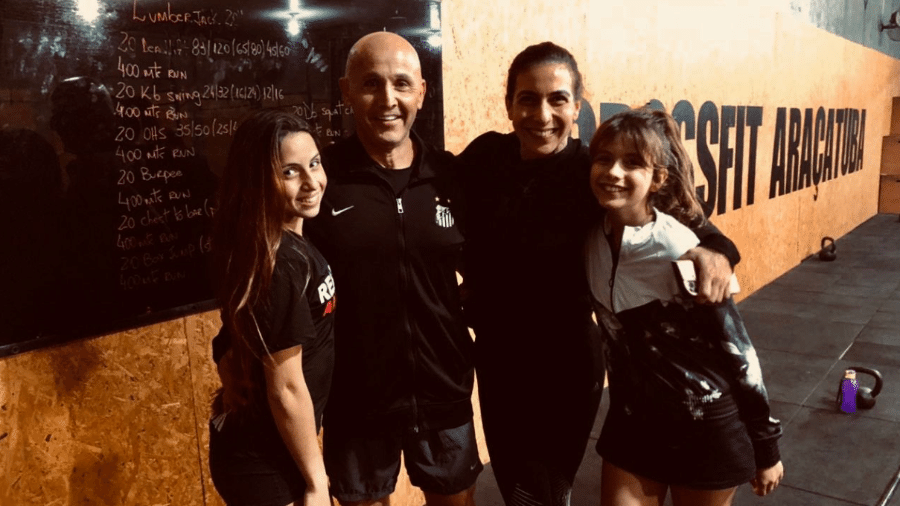 Ana Miziara (à esquerda) começou a fazer CrossFit aos 15 anos. Depois, os pais e a irmã aderiram à modalidade - Arquivo pessoal