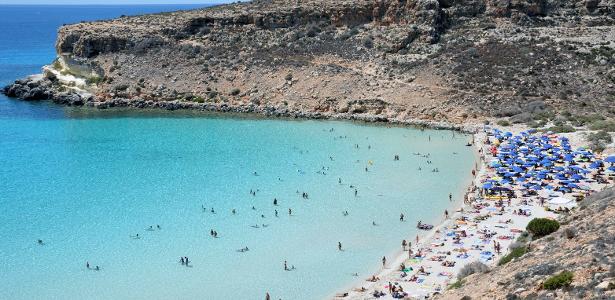 Vecinos de la turística isla de Lampedusa denuncian el «abandono» del Estado