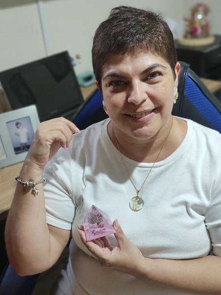 Kátia Ferreira mostra joias que carregam lembranças dos pets - Arquivo pessoal