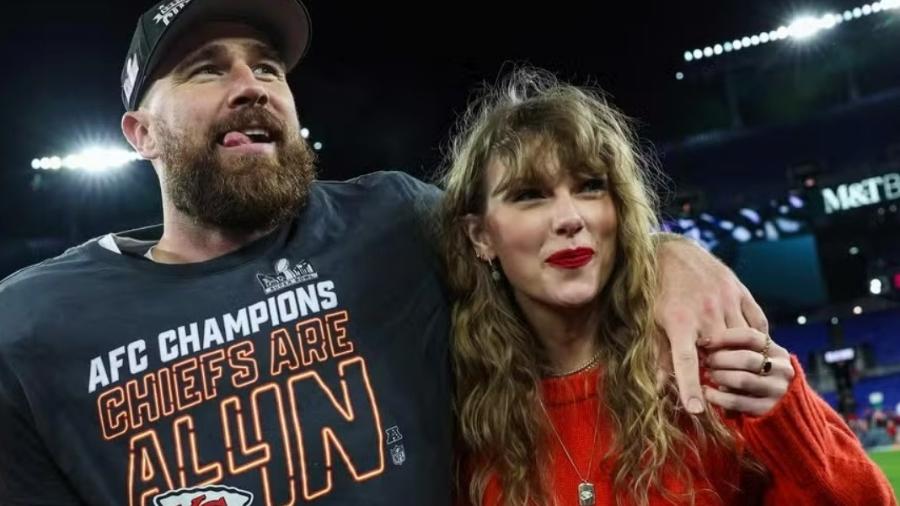Taylor Swift e Travis Kelce após vitória do Kansas City Chiefs
